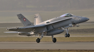 Photo ID 68003 by Martin Thoeni - Powerplanes. Switzerland Air Force McDonnell Douglas F A 18C Hornet, J 5014