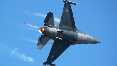 Photo ID 76215 by Jörg Pfeifer. Pakistan Air Force General Dynamics F 16A Fighting Falcon, 85728