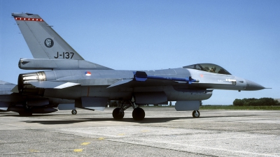 Photo ID 79647 by Joop de Groot. Netherlands Air Force General Dynamics F 16A Fighting Falcon, J 137