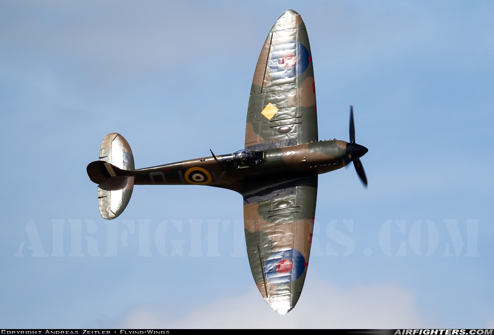 Photo ID 137223 by Andreas Zeitler - Flying-Wings. UK Air Force Supermarine 329 Spitfire IIa, P7350