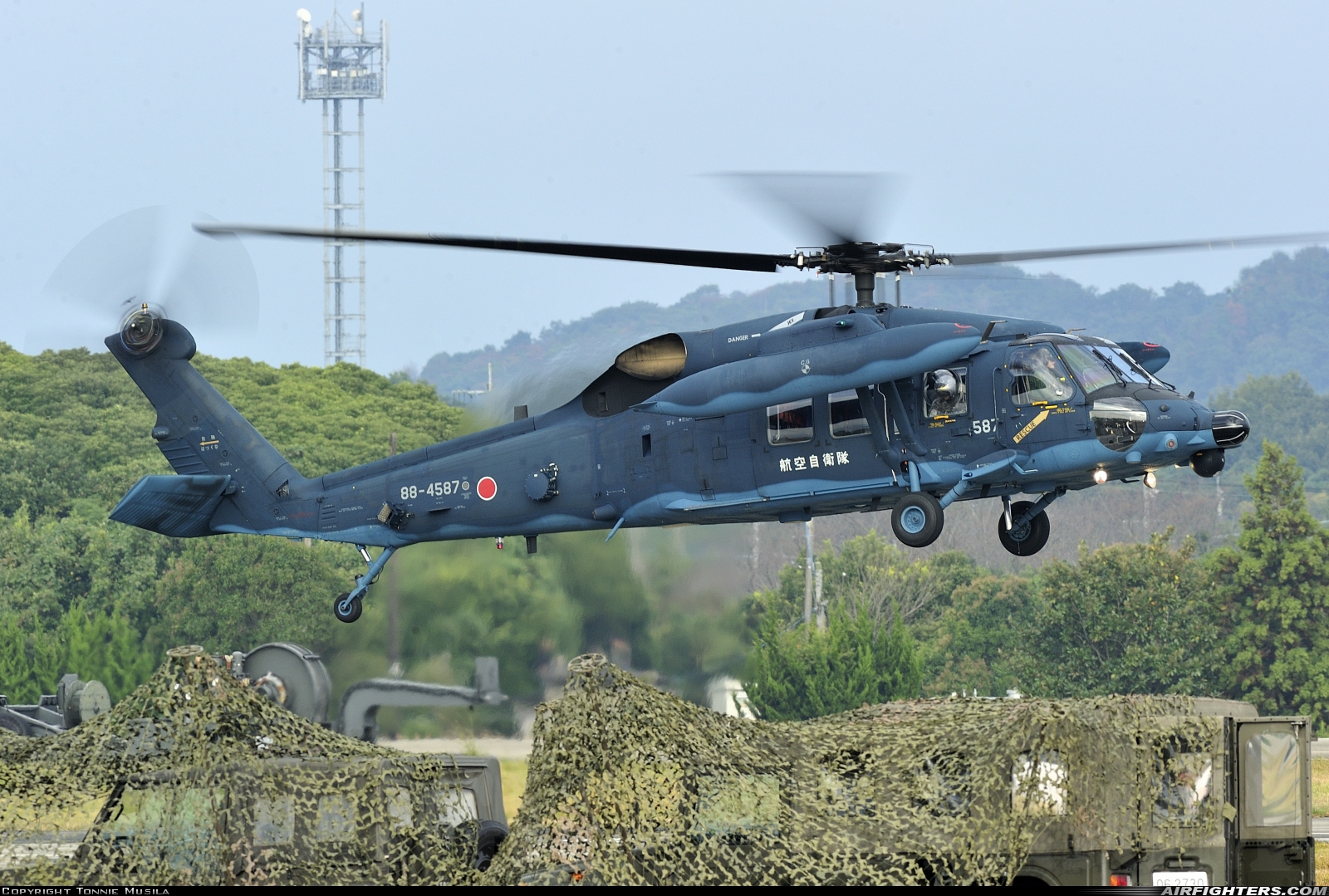 Photo ID 272020 by Tonnie Musila. Japan Air Force Sikorsky UH 60J Black Hawk S 70A 12, 88 4587